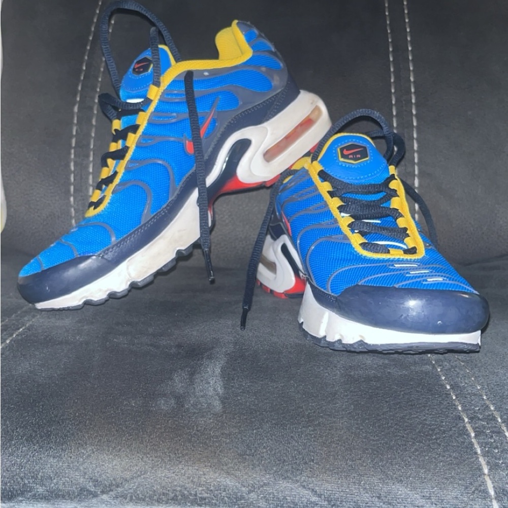 Nike Men's Blue and Yellow Athletic Shoes